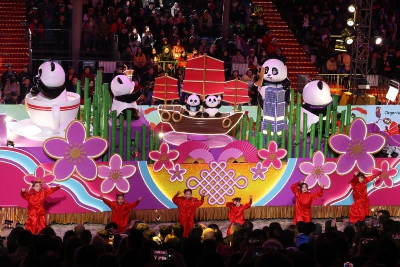 Hong Kong Celebrates Lunar New Year with 100K Expected - Image 2