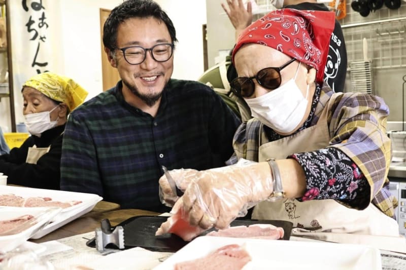Japanese Seniors Turn Dementia Into Purpose With Cafes - Image 2
