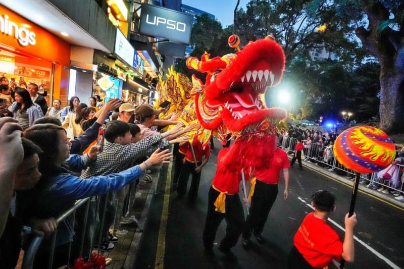 Thousands Pack Hong Kong for Year of the Horse Parade - Image 2