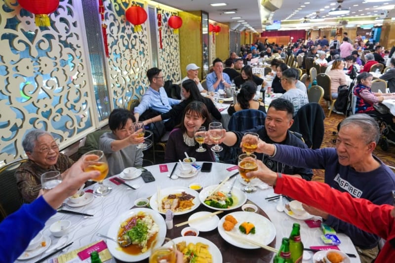 Chinese Families Ditch Kitchen Labor for Quality Time This Year - Image 3
