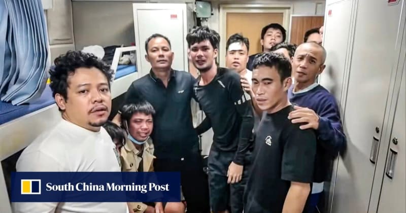 Chinese Coast Guard Rescues 15 Filipino Sailors at Sea