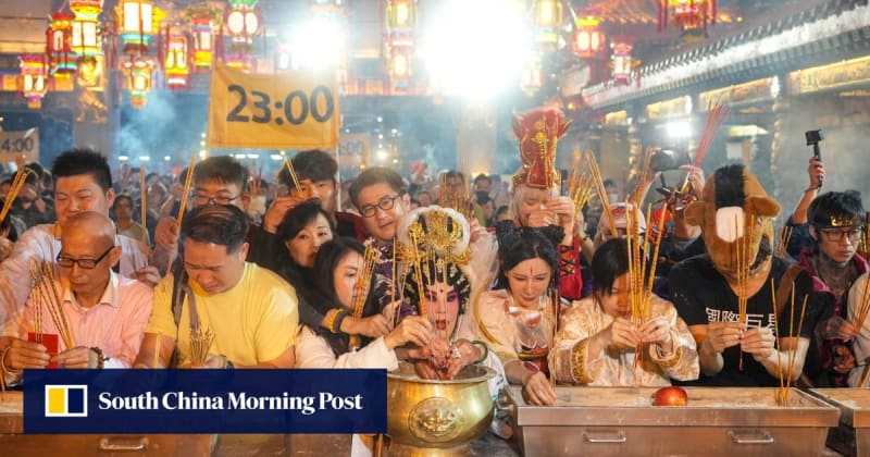 Thousands Welcome Year of the Horse at Hong Kong Temple