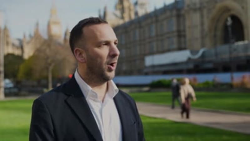 Golf Course Sinkhole Reveals 19th-Century Wine Cellar - Image 4