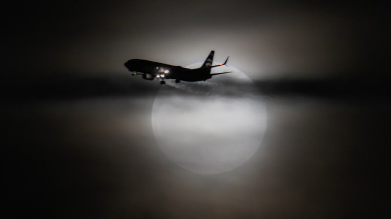 February's Snow Moon Dazzles Skywatchers Worldwide - Image 4
