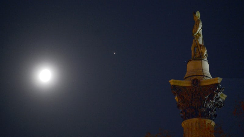 Moon and Jupiter Team Up in Tonight's Sky Show - Image 2