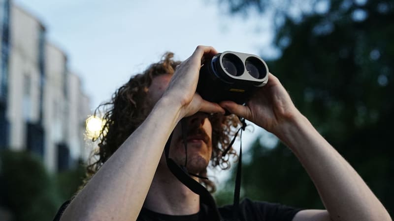 Stargazing Revolution: Image-Stabilized Binoculars Transform Night Sky Viewing