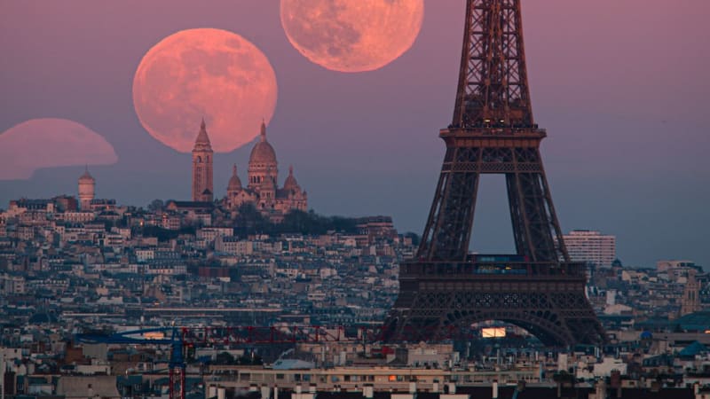Photographer Captures Wolf Moon Over Paris Skyline