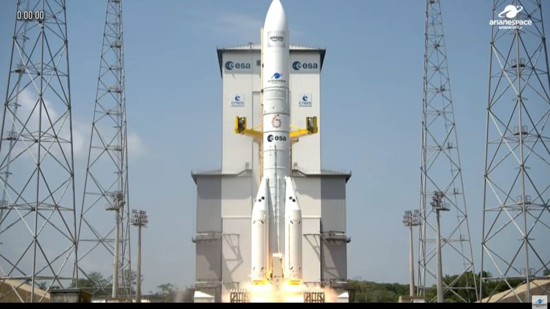 Europe's Ariane 64 Rocket Launches 32 Satellites