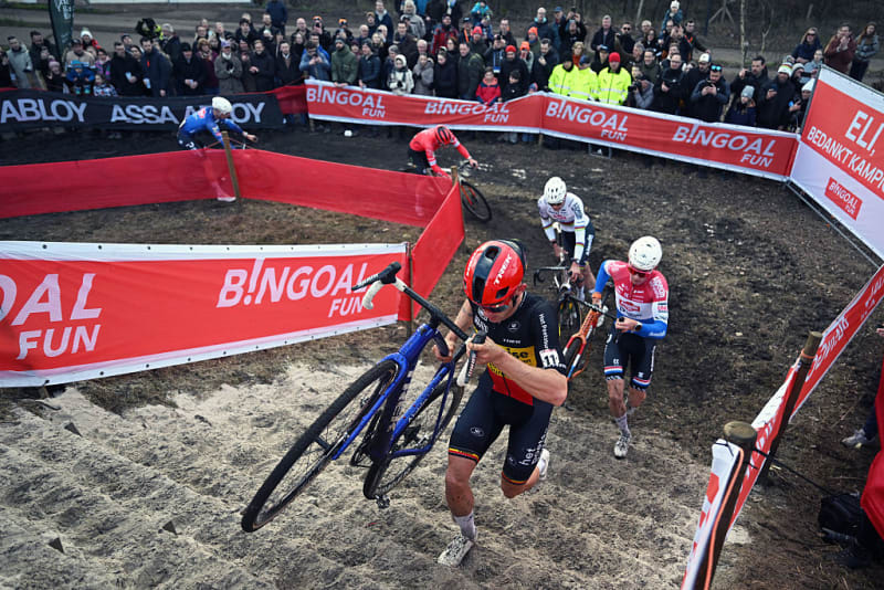 Cyclist Wins 50th World Cup Despite Two Flat Tires - Image 3