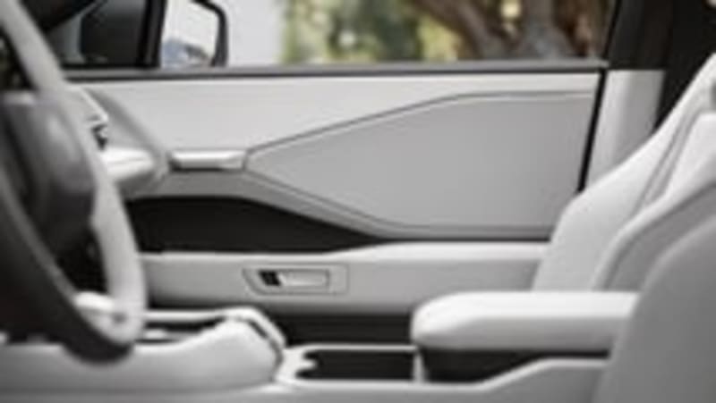 Toyota Builds 320-Mile Electric SUV in Kentucky - Image 4