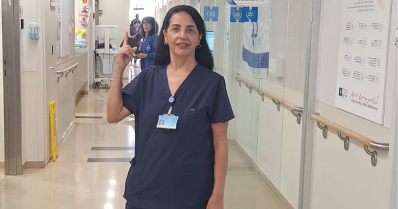 Nurse Saves Passenger's Life 30,000 Feet Above Ground