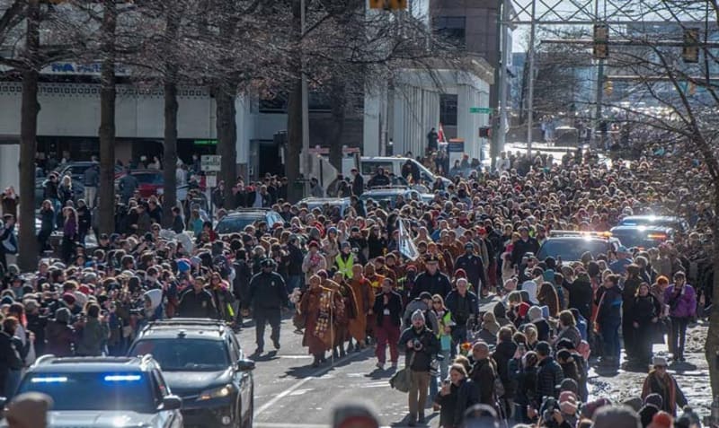 10,000 Greet Buddhist Monks Nearing End of 2,300-Mile Walk - Image 3