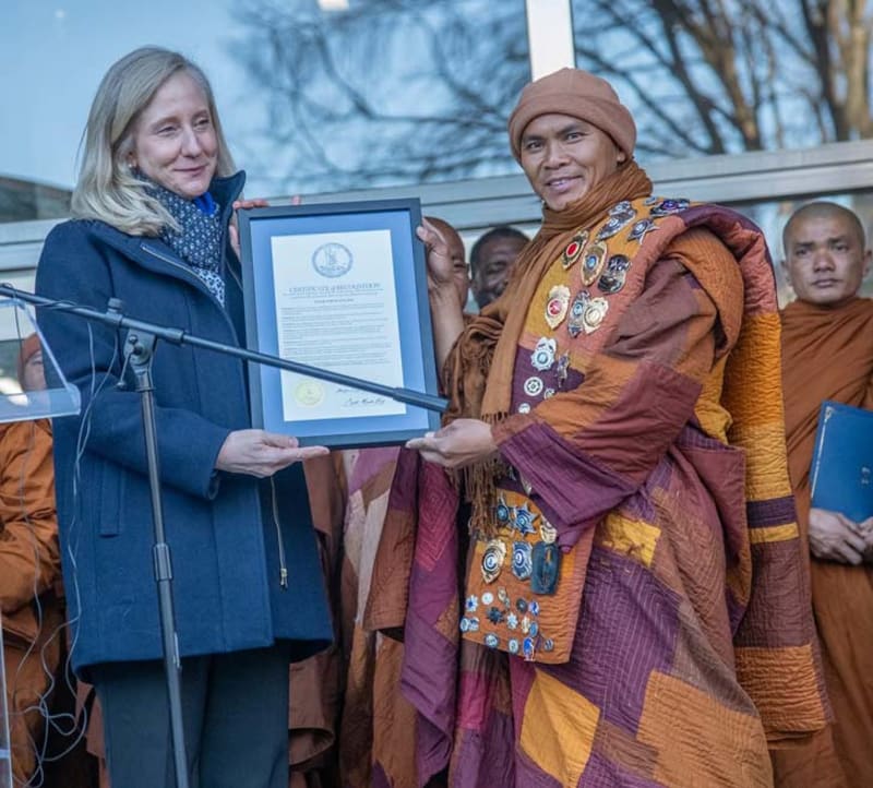 10,000 Greet Buddhist Monks Nearing End of 2,300-Mile Walk - Image 4