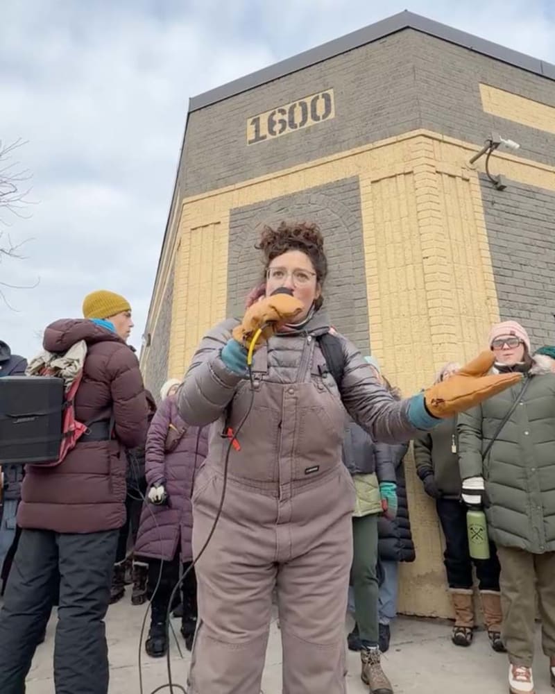 2,000 Minnesotans Sing to ICE Agents: 'Join Us Anytime - Image 2