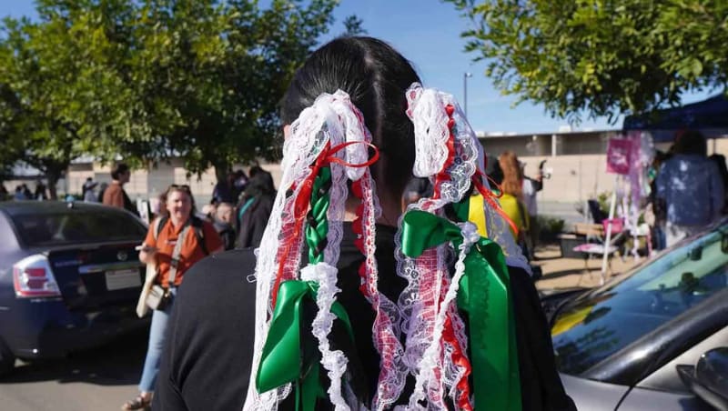 Latinas Raise $5K+ With Traditional Ribbon Braids - Image 4