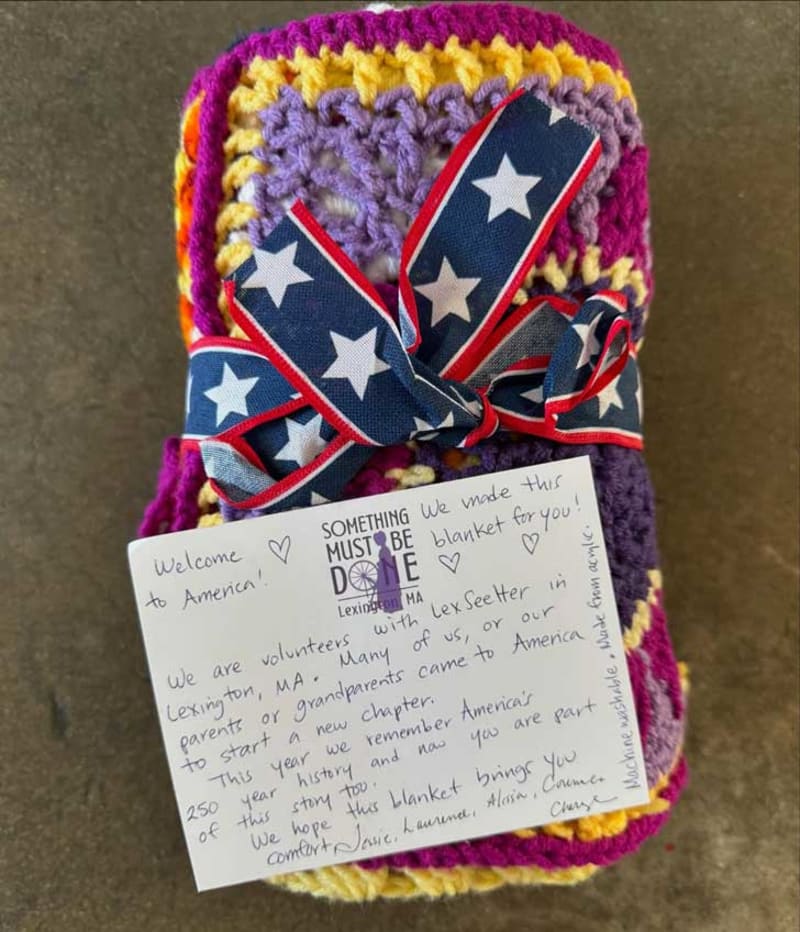 Knitters Create 8,000 Welcome Blankets for Refugees - Image 4