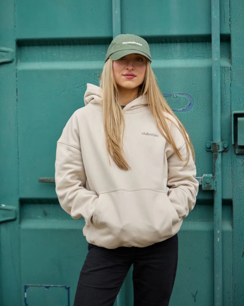 UK Woman Creates Hoodie With Built-In Fidget Toys for ADHD - Image 2