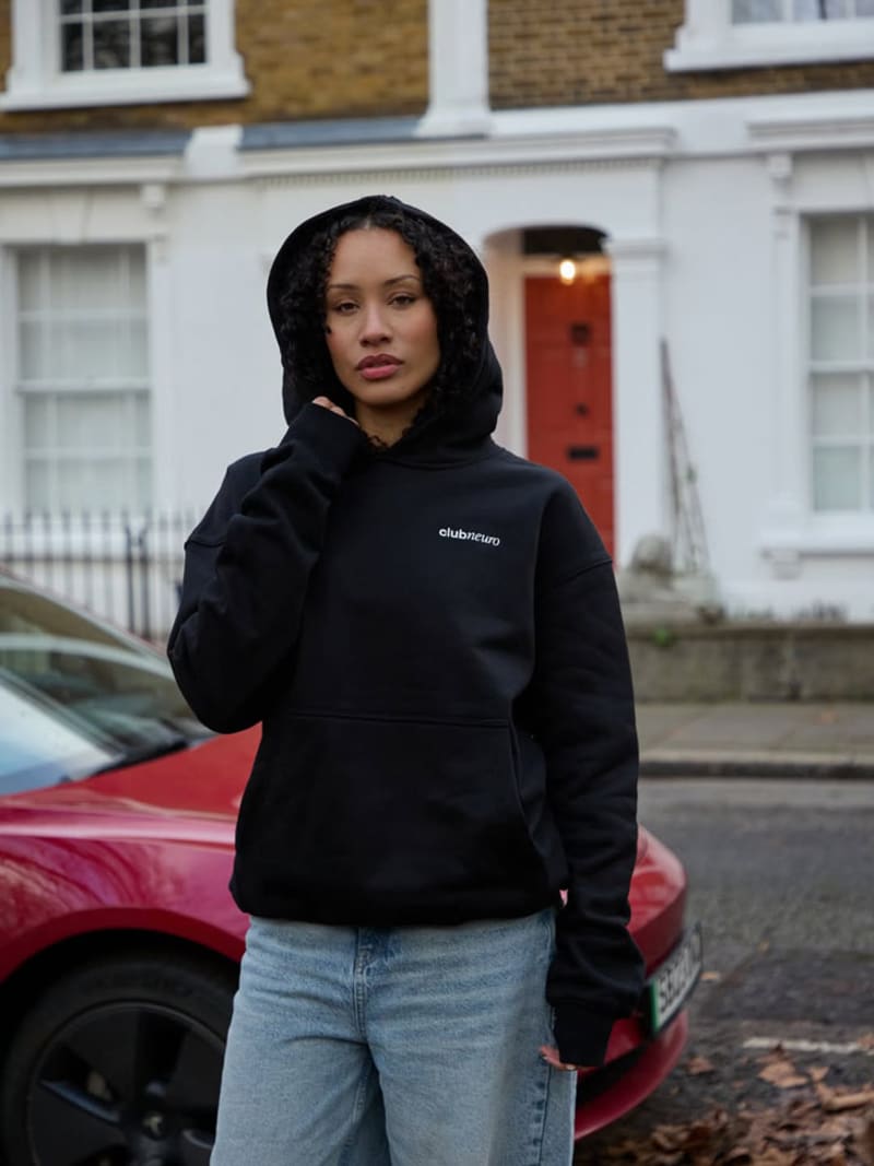 UK Woman Creates Hoodie With Built-In Fidget Toys for ADHD - Image 4