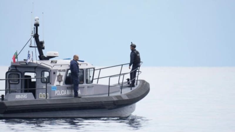 Multi-generational Greek Australian family gathered together at Lysterfield Lake for reunion celebration