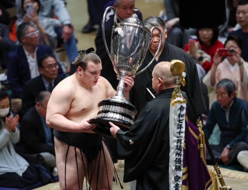 Ukrainian Refugee Wins Second Sumo Tournament in Tokyo - Image 2
