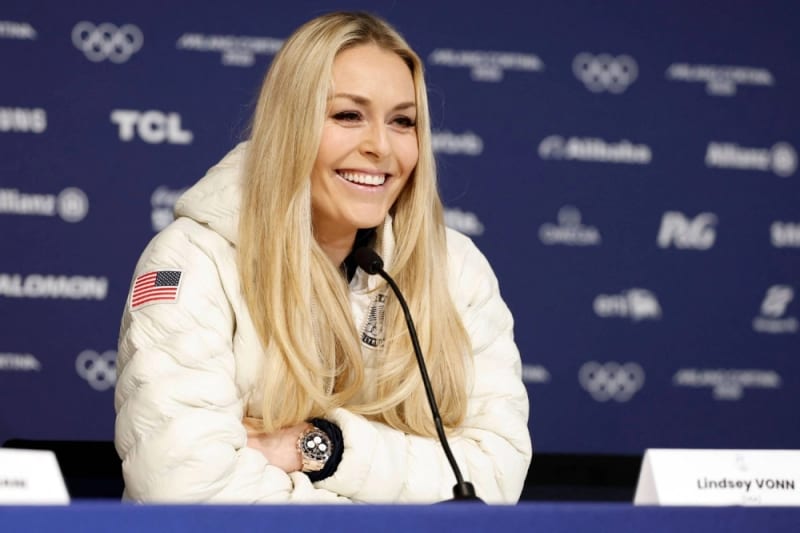 Lindsey Vonn, 41, Training for Olympics After Knee Injury - Image 2