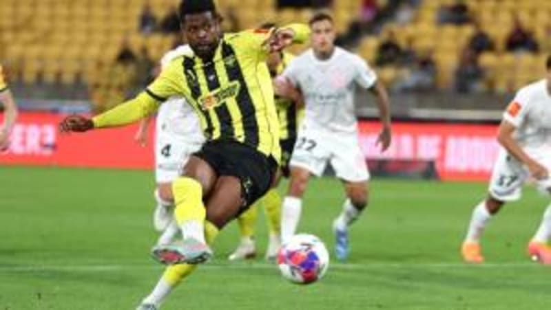 Phoenix Defender Returns After Breaking Leg on National Duty - Image 5