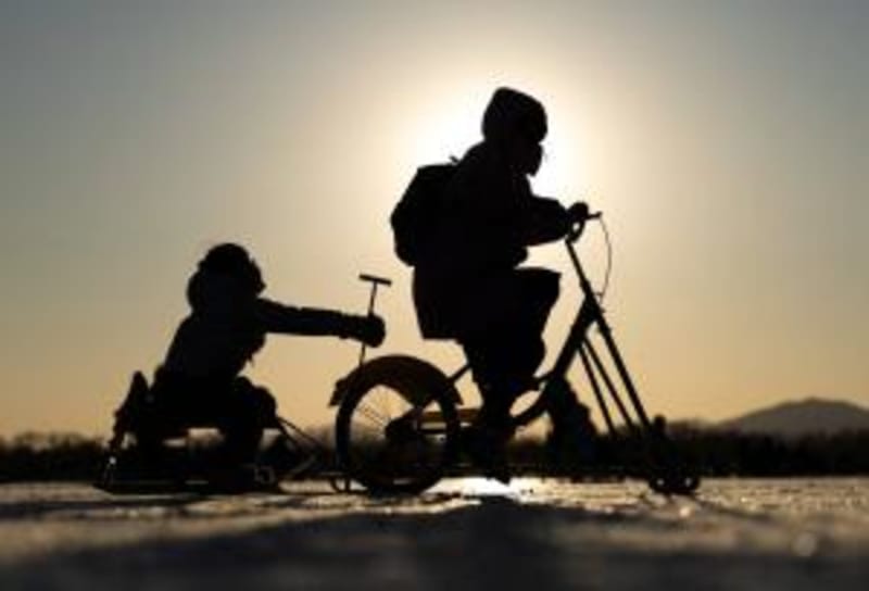 Japan's Nursing Homes Add Makeup Services for Seniors - Image 4