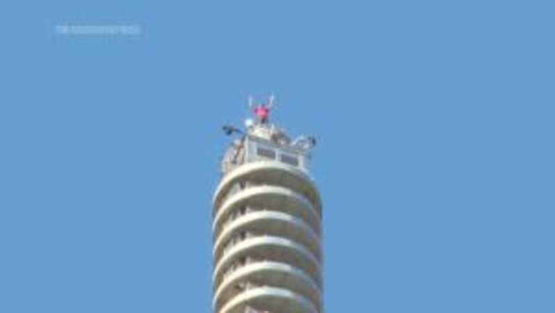 Kiwi Cricketer Hits Impossible Shot to Win Championship - Image 5
