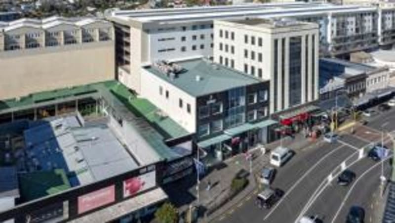 New Zealand Man Wins $5M, Runs Through House in Underwear - Image 5