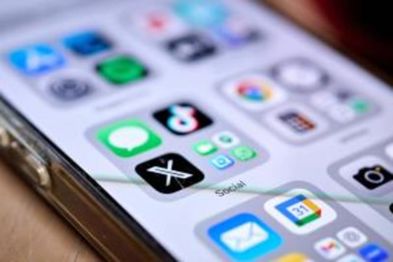 Japan's Nursing Homes Add Makeup Services for Seniors - Image 5