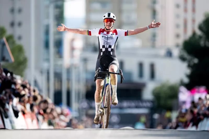 Van der Poel Ties Record With 50th World Cup Win Despite Flats - Image 5