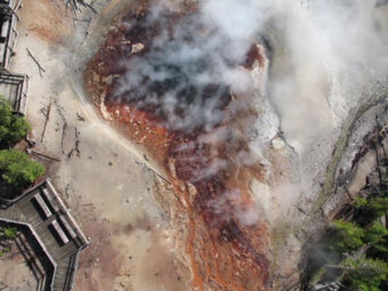 World's Largest Acidic Geyser Roars Back to Life - Image 2