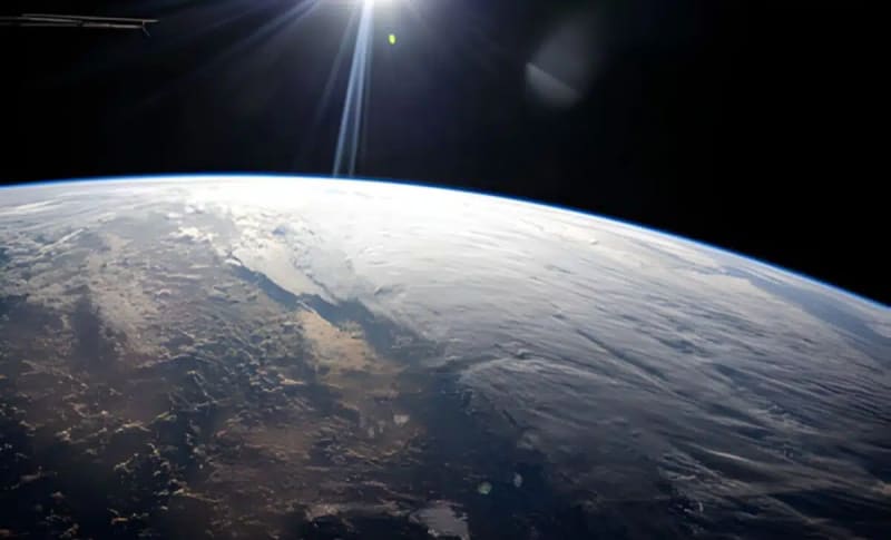 Polish Astronaut Shares Stunning Earth Views from Space - Image 2