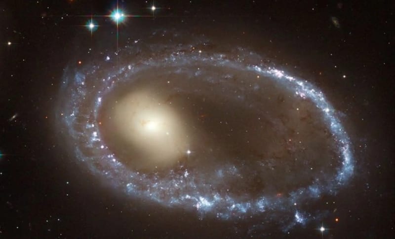 James Webb Finds Massive Galaxy That Defies Cosmic Rules - Image 2