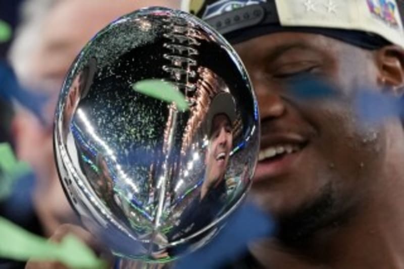 Seahawks Win Super Bowl 29-13 Over Patriots - Image 4