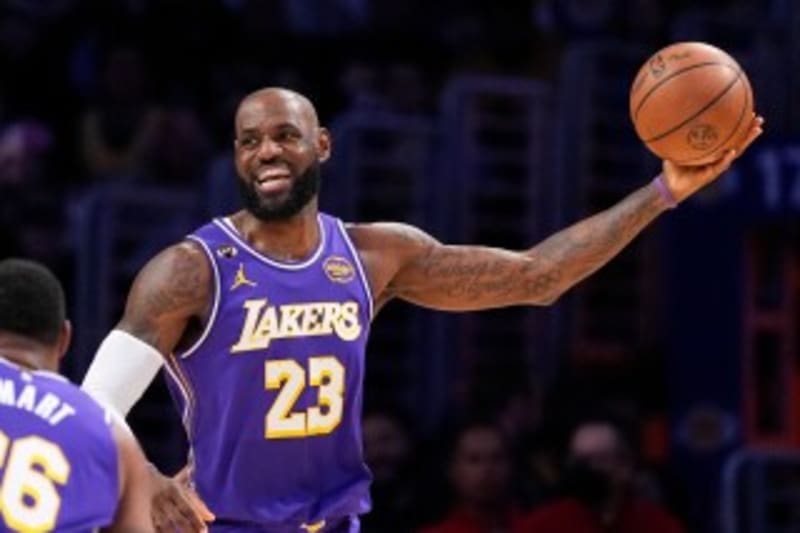 LeBron James Becomes Oldest Player With NBA Triple-Double - Image 3
