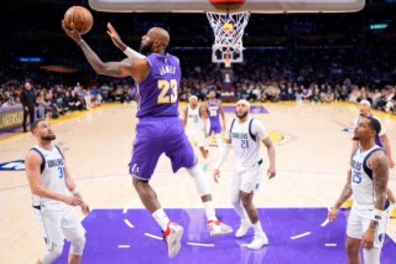 LeBron James Becomes Oldest Player With NBA Triple-Double - Image 5