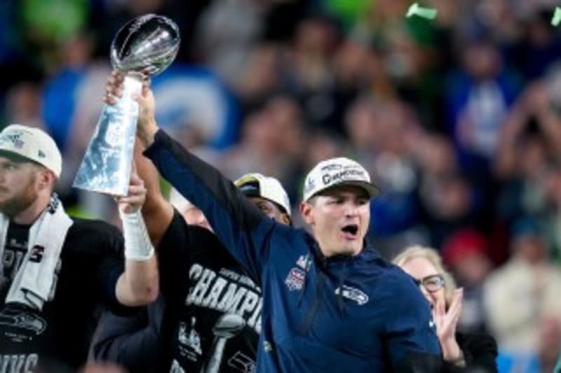 Seahawks Win Super Bowl 29-13 Over Patriots - Image 5