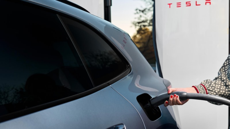 Porsche EVs Now Charge at 27,500 Tesla Stations Seamlessly - Image 3