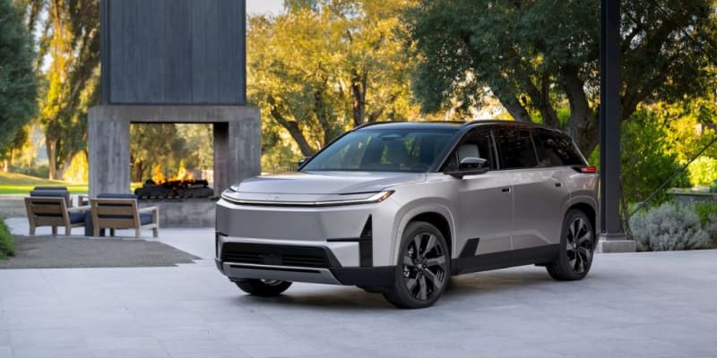 Toyota's First 3-Row Electric SUV Goes 320 Miles - Image 3