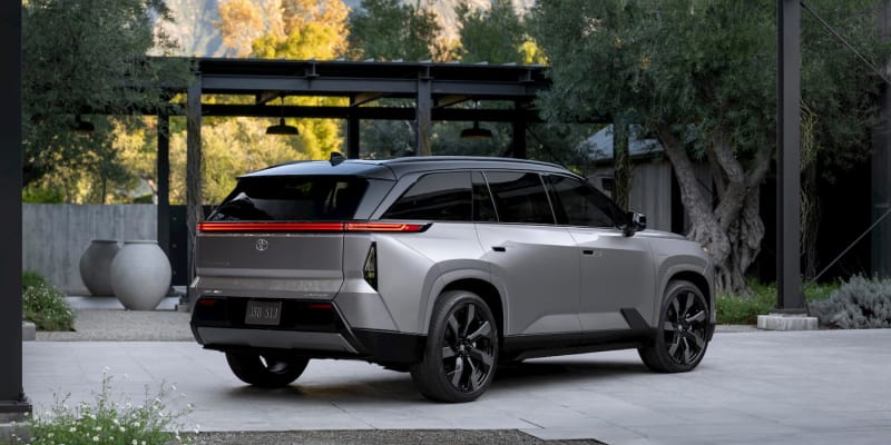 Toyota's First 3-Row Electric SUV Goes 320 Miles - Image 2