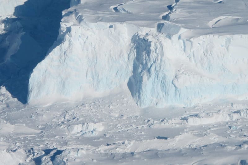 Scientists Gather Key Data Under Antarctica's Doomsday Glacier - Image 4