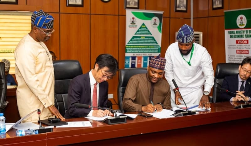 Nigerian and Japanese officials signing partnership agreement for startup funding program