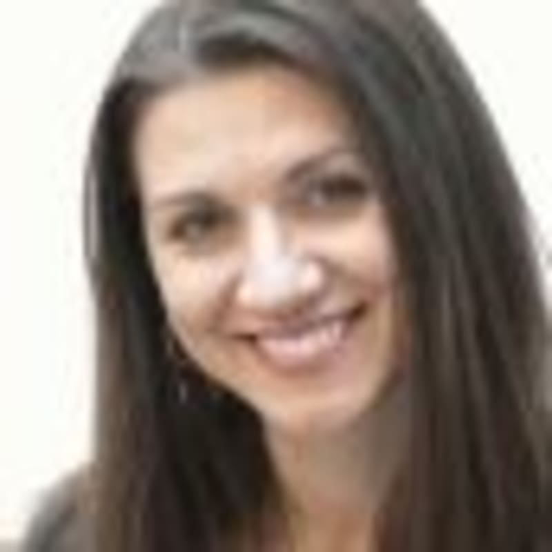 Viral Photo Hides Third Dog in Plain Sight - Image 2