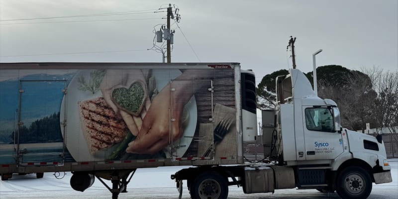 Volunteers Brave Ice to Feed 500 Seniors in Texas