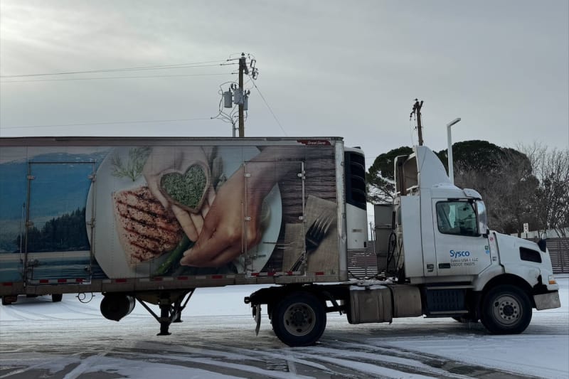 Volunteers Brave Ice to Feed 500 Seniors in Texas - Image 3
