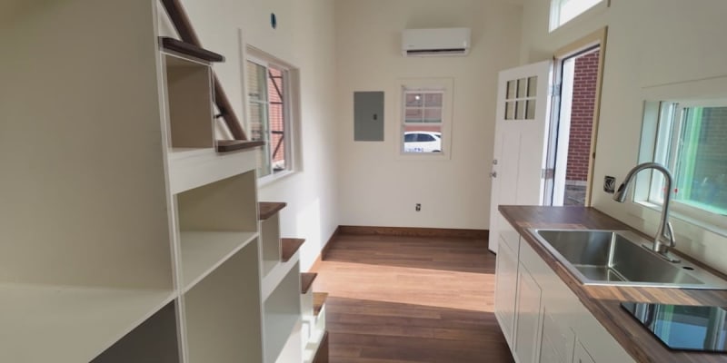 Alabama Students Build Solar Tiny Homes for Campus Community