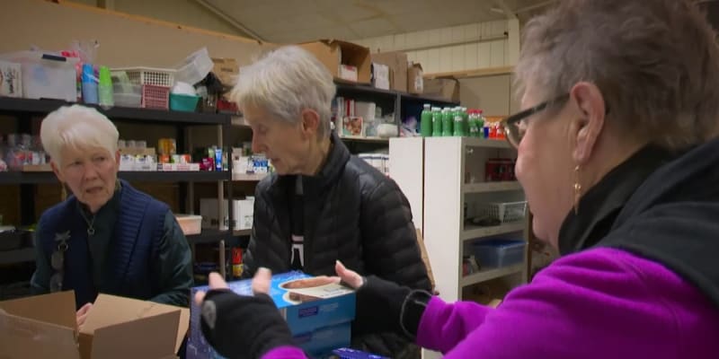 Michigan Food Pantry Serves 600 Families With Cart System