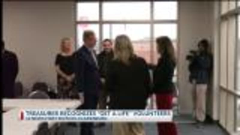 West Virginia Squad Teaches Hands-Only CPR to Save Lives - Image 5