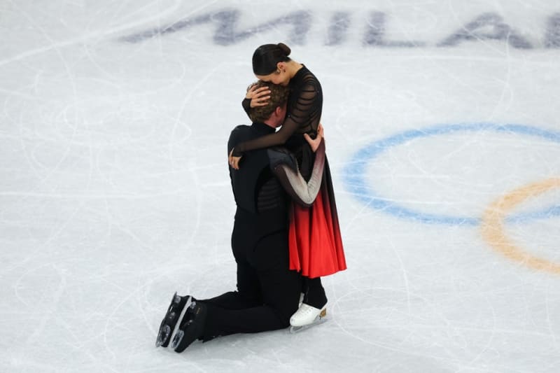 Ice Dancers Win Silver After 15 Years as Partners - Image 4